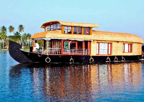 समुद्र की लहरों पर हो रहा है जिस्मफरोशी का धंधा